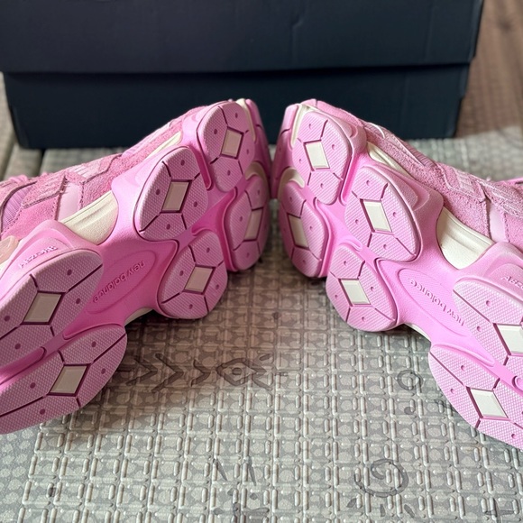 New Balance Women's Sneakers in Light and Dark Pink - Picture 6 of 7